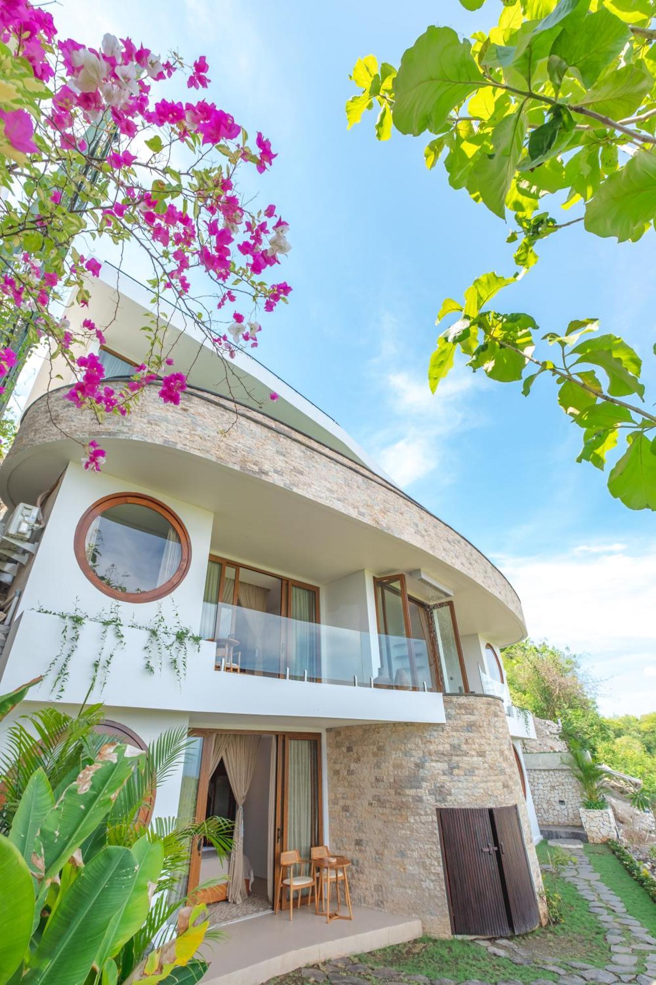 Villa Kaliente Toyapakeh Экстерьер фото