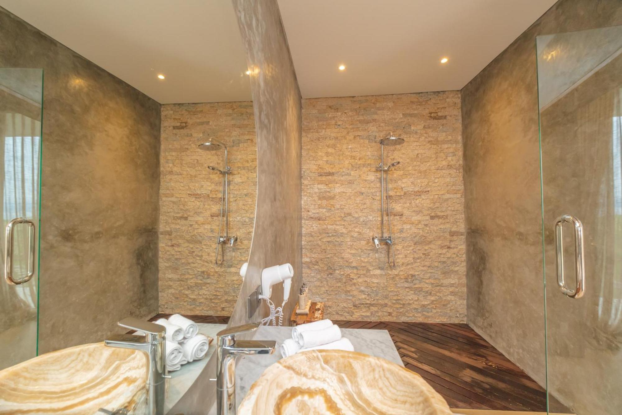 Villa Kaliente Toyapakeh Экстерьер фото